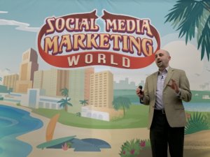 Dan Gingiss speaks at Social Media Marketing World