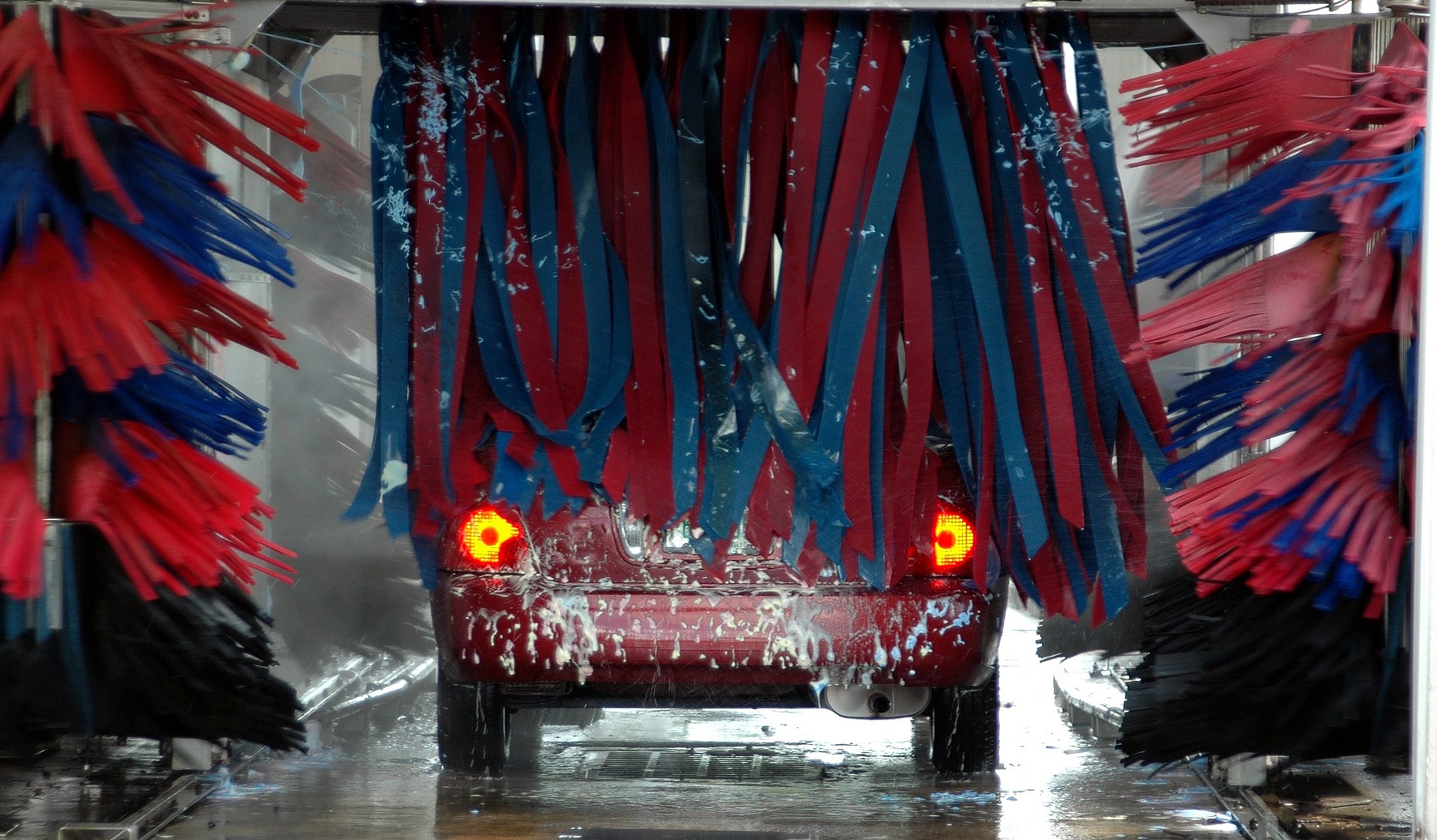 A car moves through an automatic car wash. Customer experience examples in the car wash industry abound.